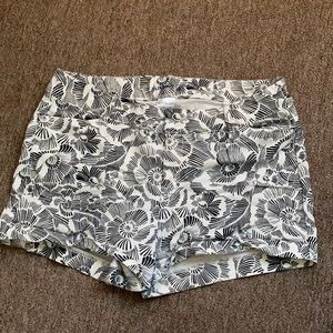 Black and white Old Navy pixie shorts
